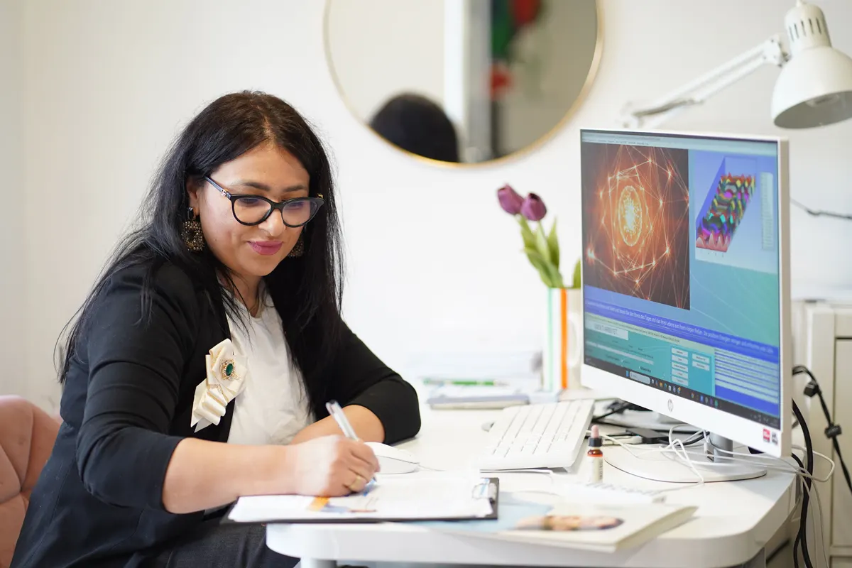Roxana Tudor bei der Arbeit
